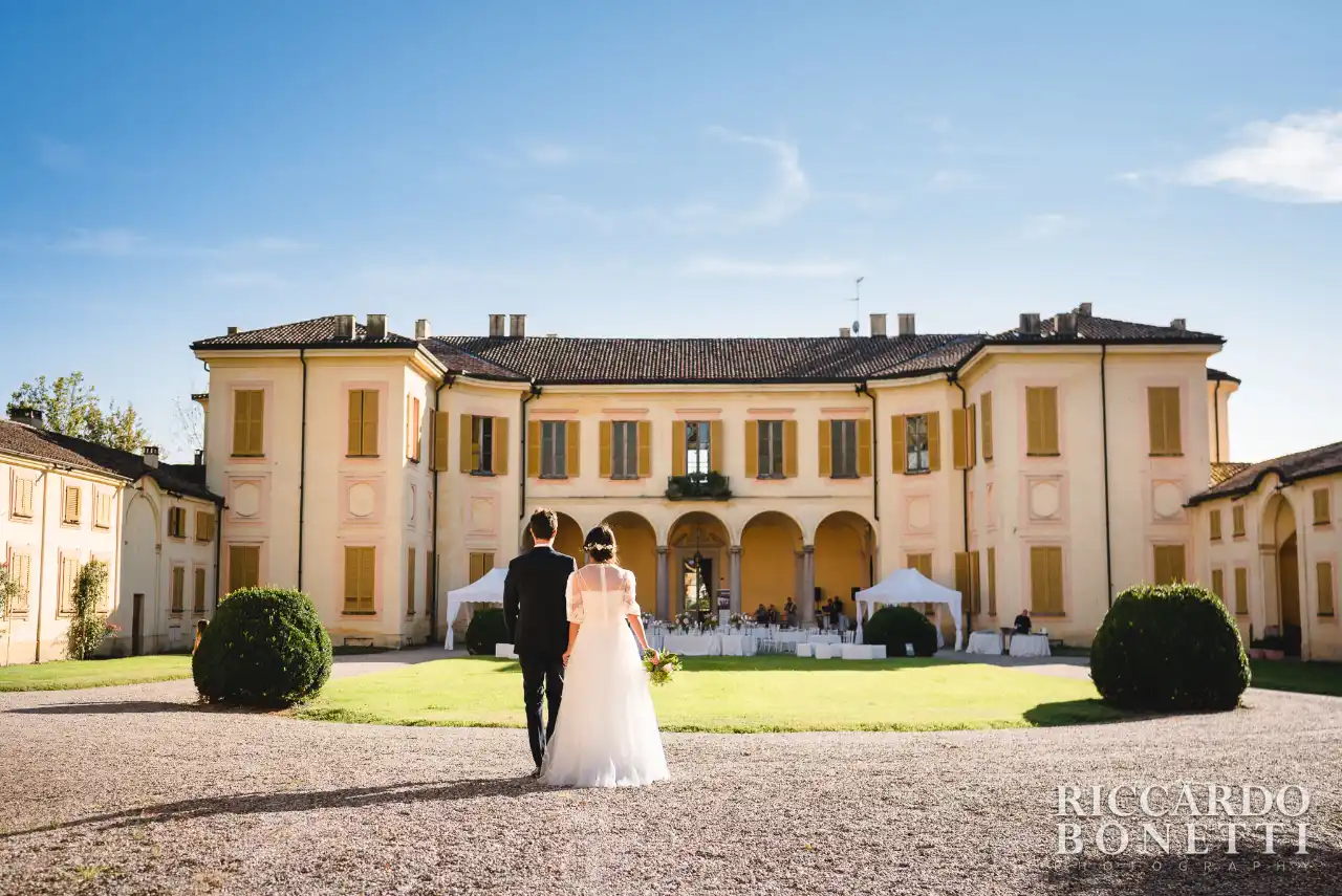 il cortile d'onore di Villa Botta Adorno, lo spazio aperto di rappresentanza per accogliere gli ospiti