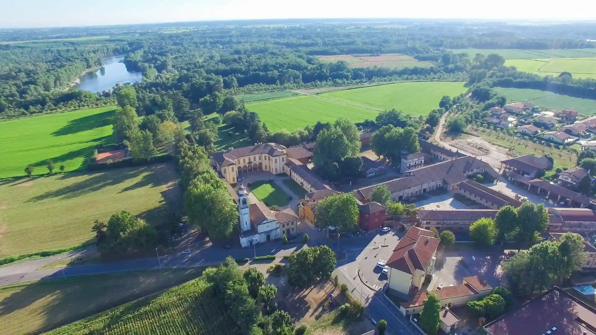 Vista panoramica di Villa Botta Adorno nel comune di Torre d'Isola