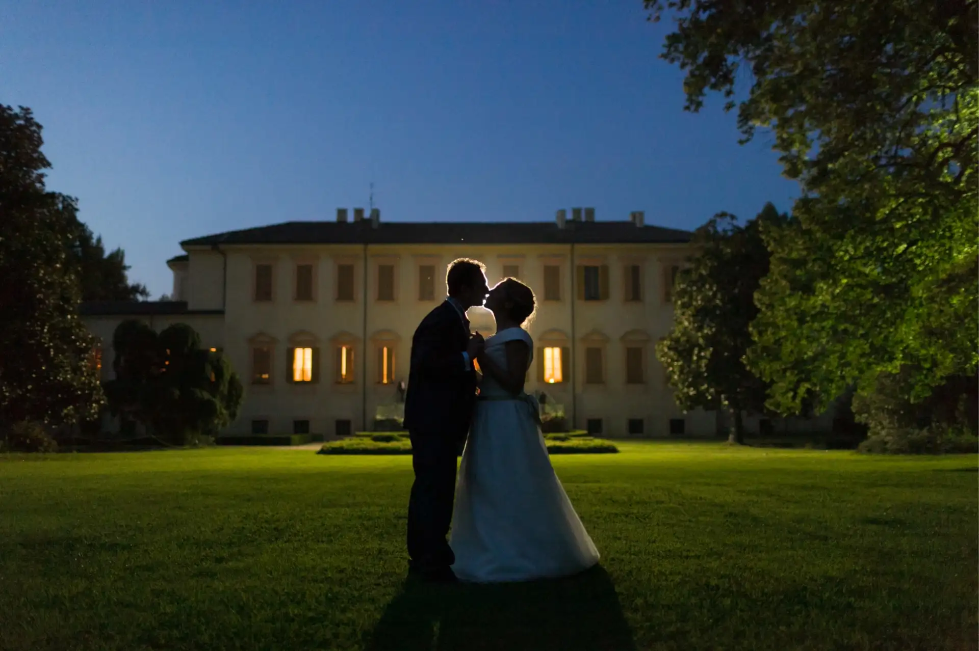 Gli sposi nel parco di Villa Botta Adorno, scatti fotografici